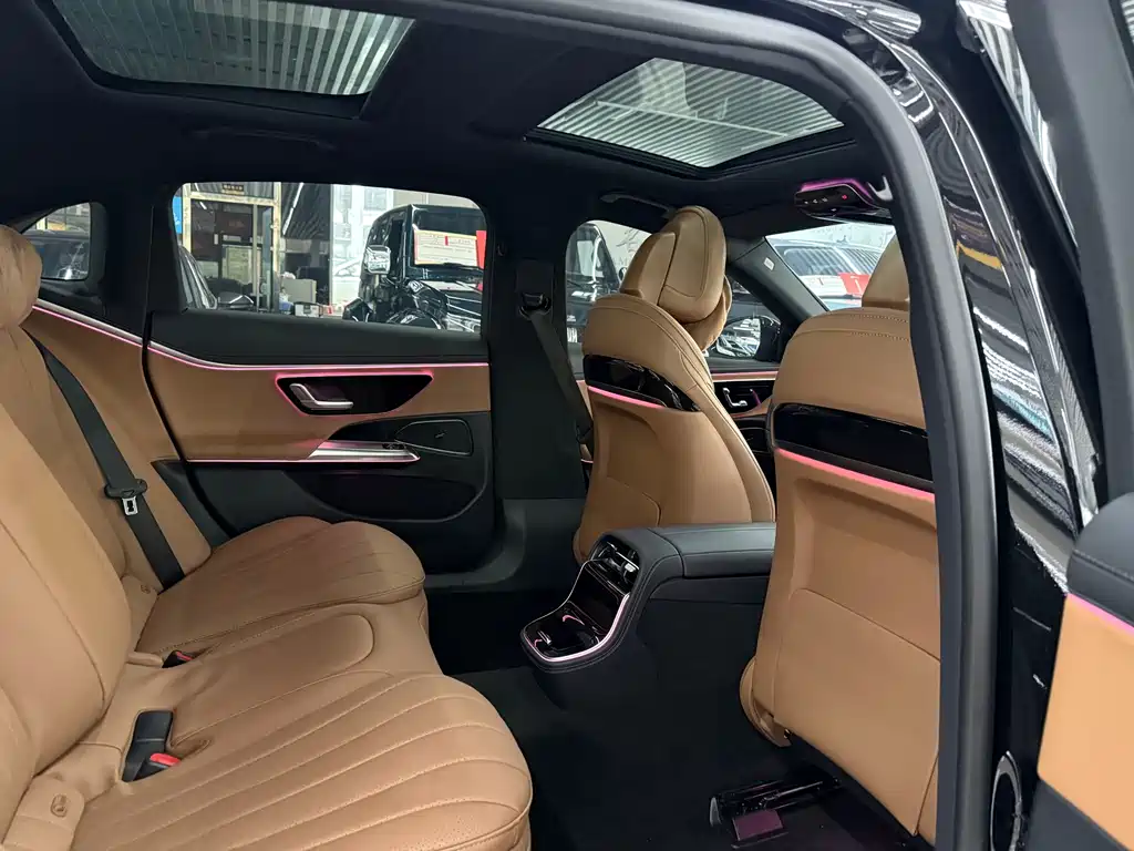 Mercedes-Benz E-Class — миниатюра 9