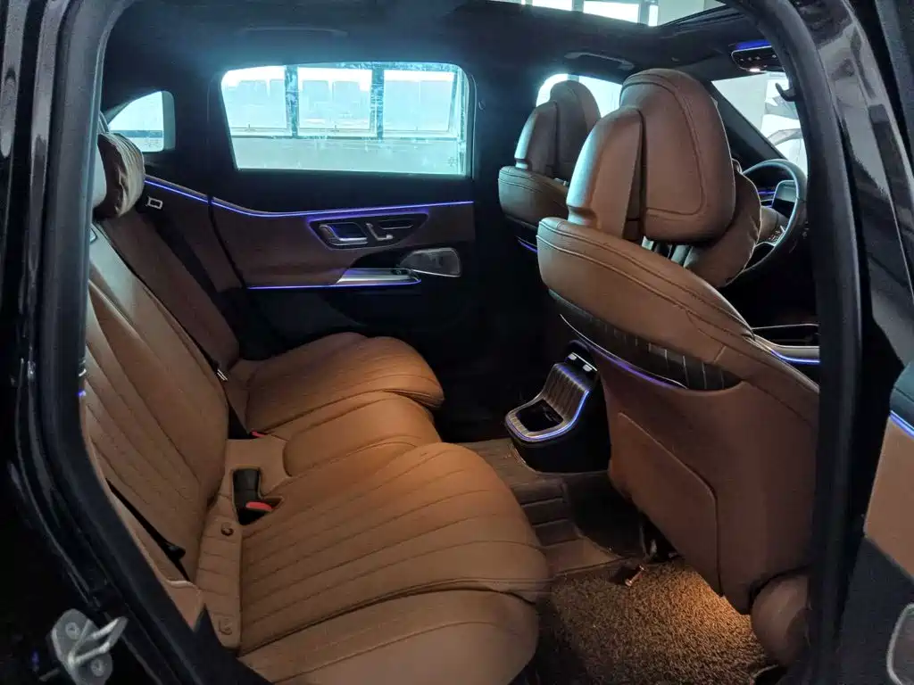 Mercedes-Benz E-Class — миниатюра 10