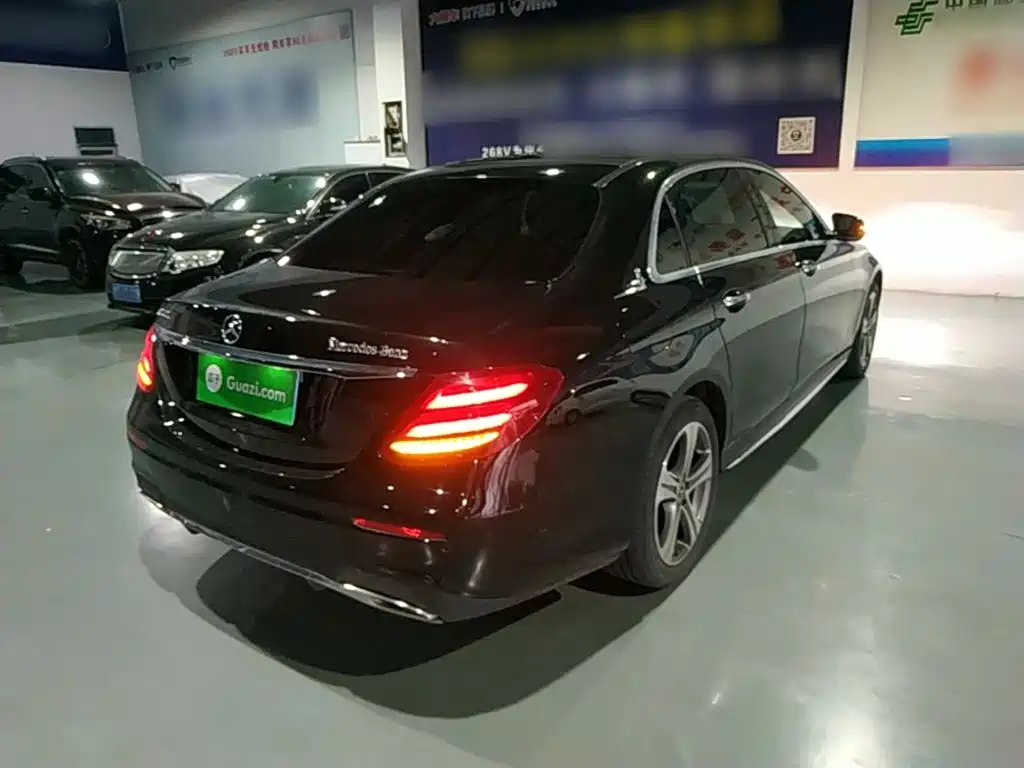 Mercedes-Benz E-Class — миниатюра 7