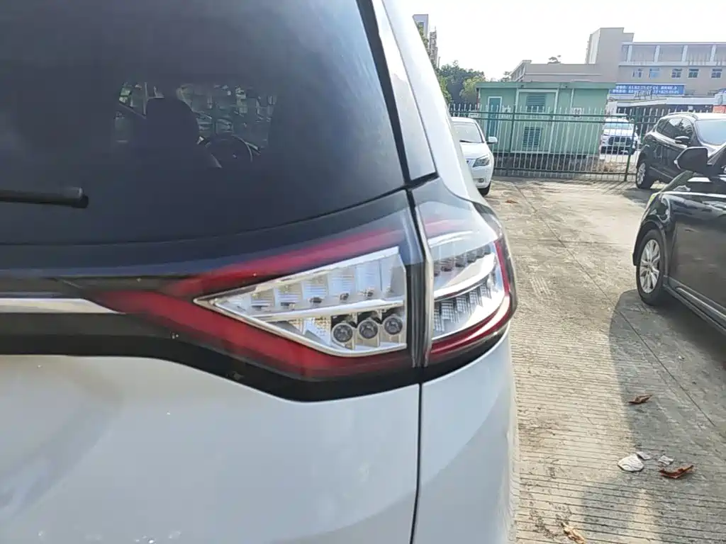 Ford Edge — миниатюра 8