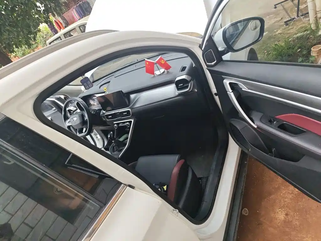 Geely Binyue — миниатюра 19