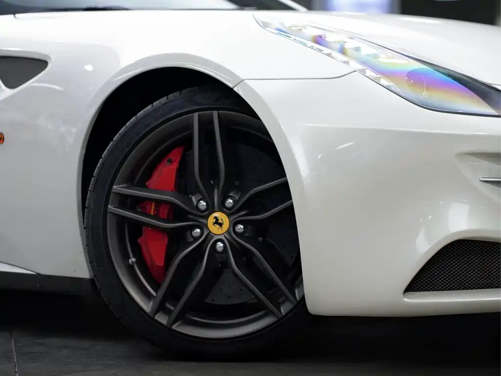 Ferrari FF — миниатюра 6
