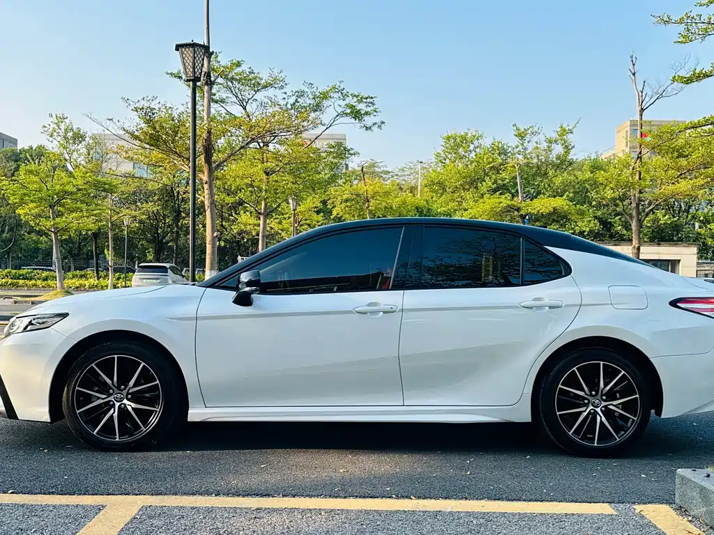 Toyota Camry — миниатюра 7