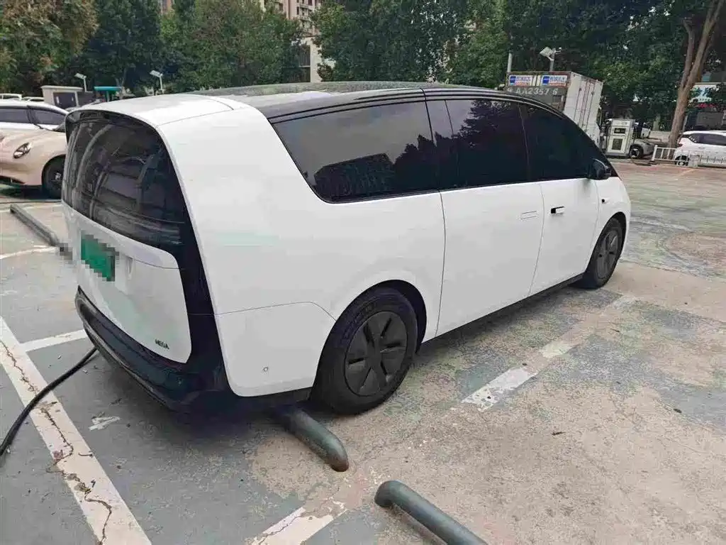 Li Auto Li MEGA — миниатюра 2