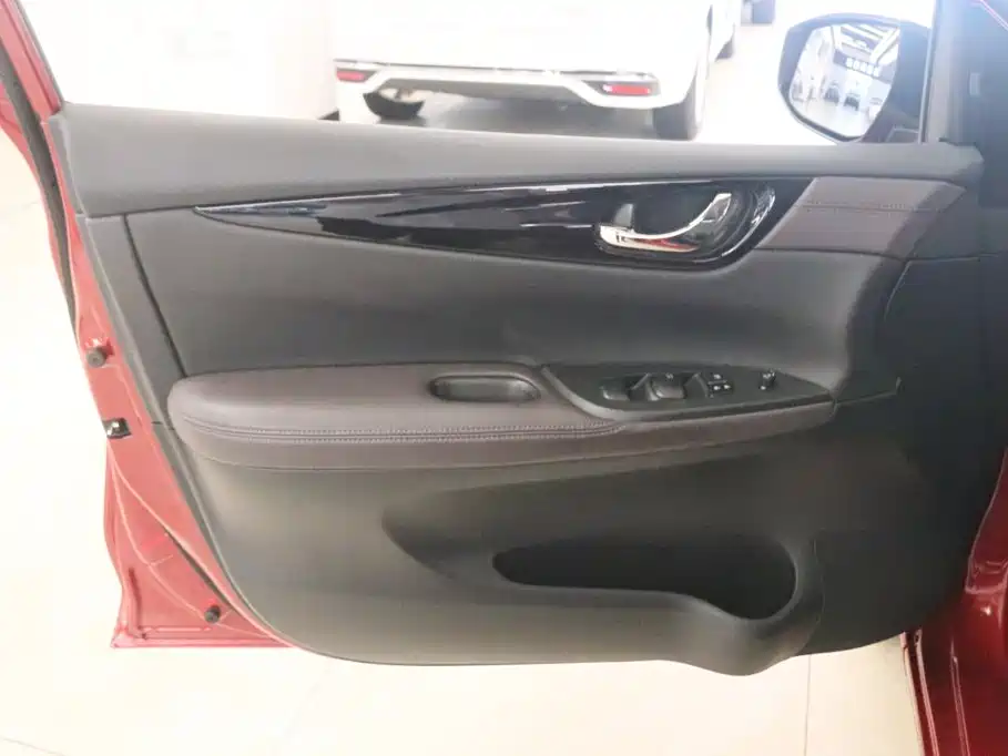 Nissan Tiida — миниатюра 11