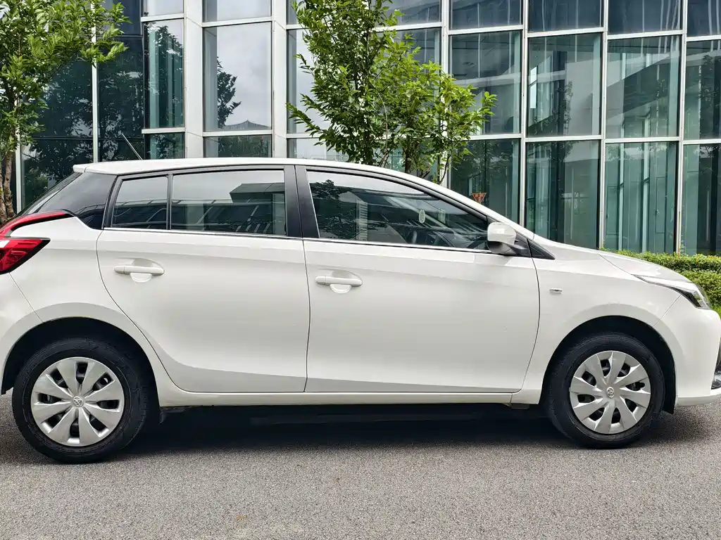 Toyota Yaris L — миниатюра 13