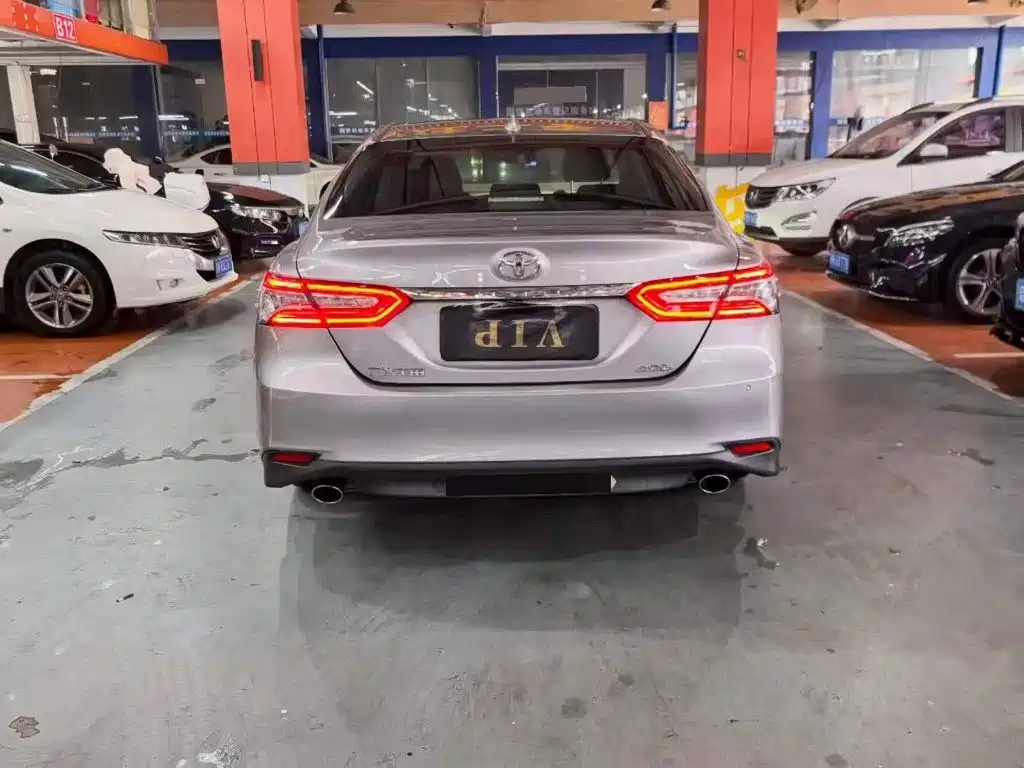 Toyota Camry — миниатюра 4