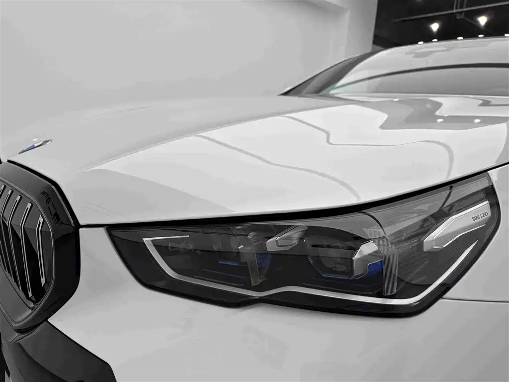 BMW 5 Series — миниатюра 27