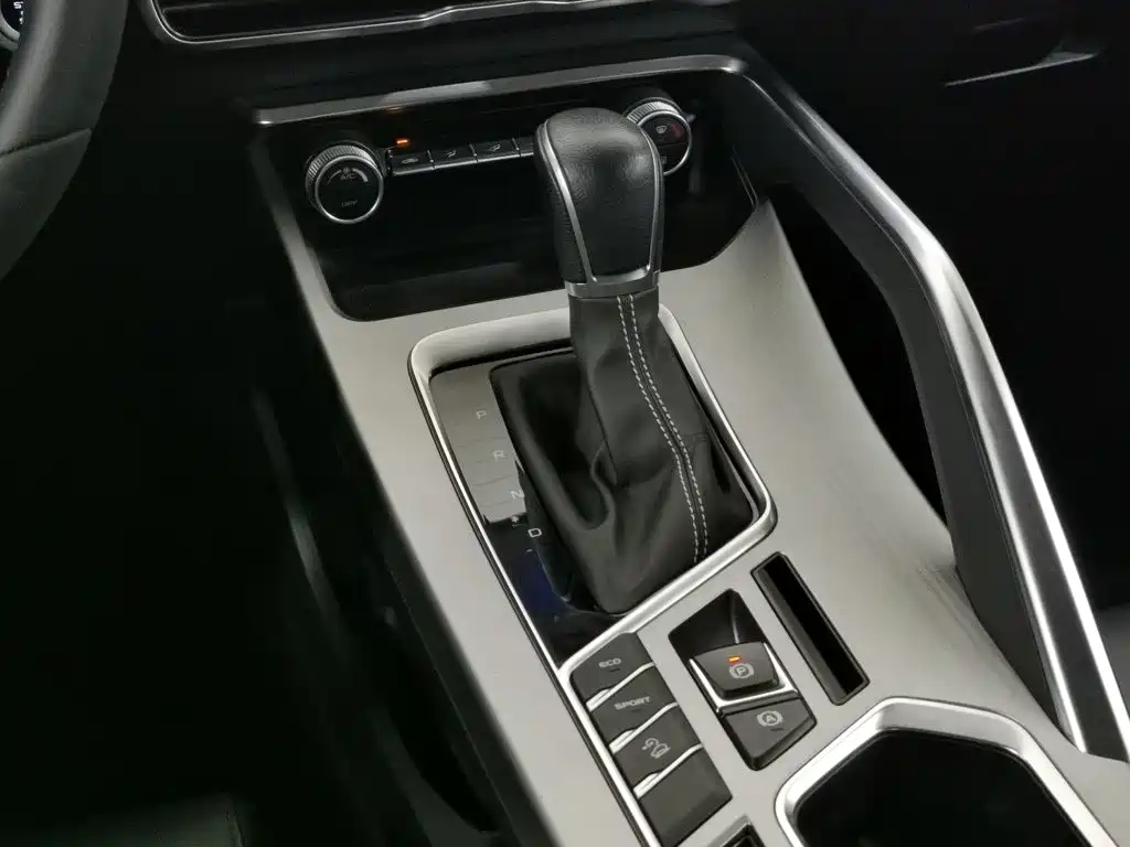 Geely Binyue — миниатюра 13