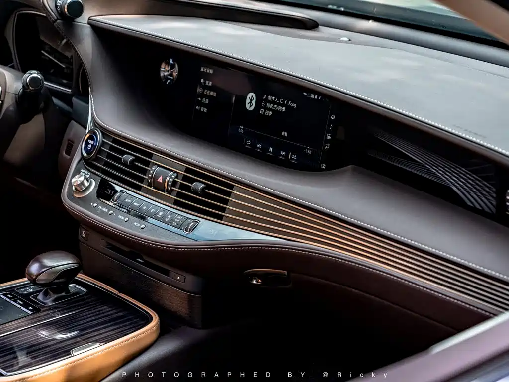 Lexus LS — миниатюра 8
