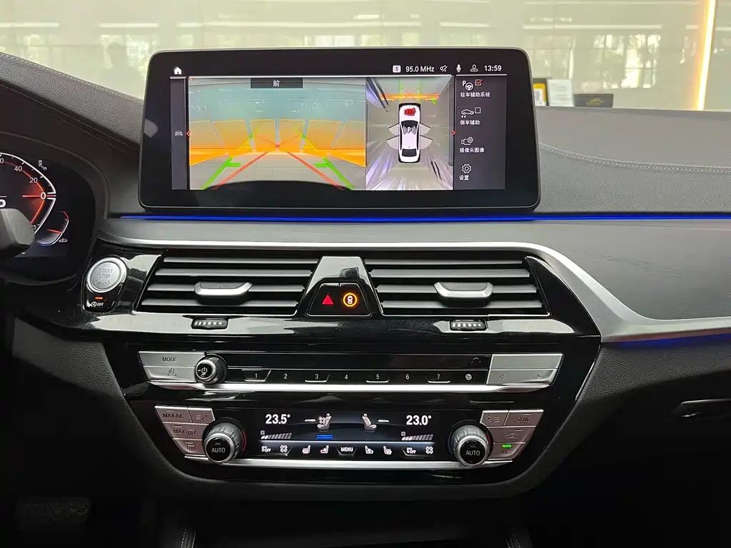 BMW 5 Series — миниатюра 12
