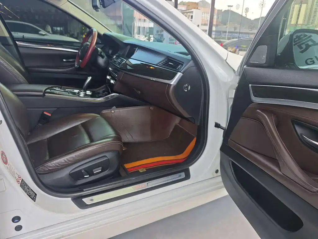 BMW 5 Series — миниатюра 15