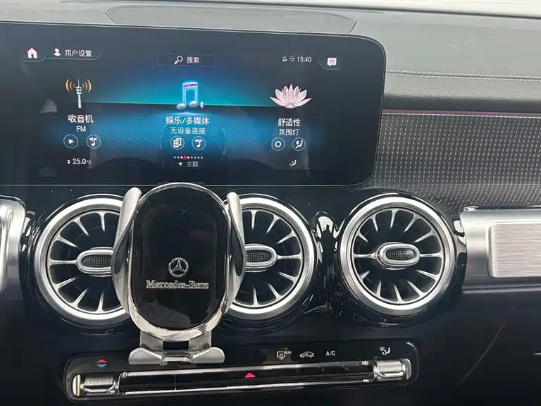 Mercedes-Benz GLB — миниатюра 11