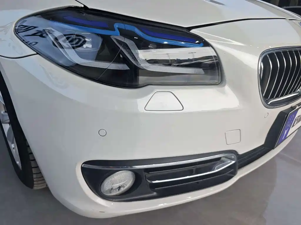 BMW 5 Series — миниатюра 18