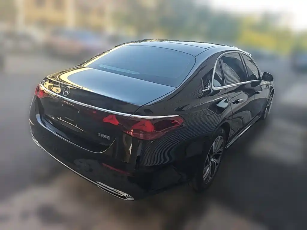Mercedes-Benz E-Class — миниатюра 10