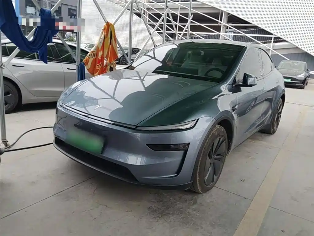 Tesla Model Y 2025