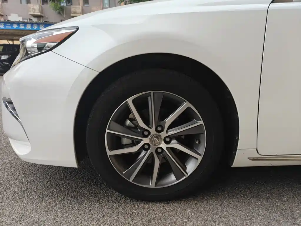 Lexus ES — миниатюра 18