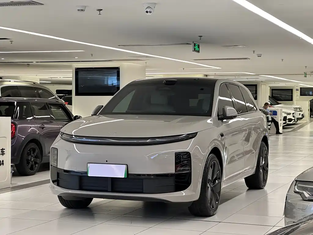 Li Auto Li L6 2025