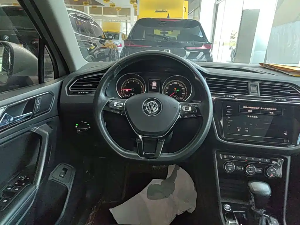 Volkswagen Tiguan L — миниатюра 11