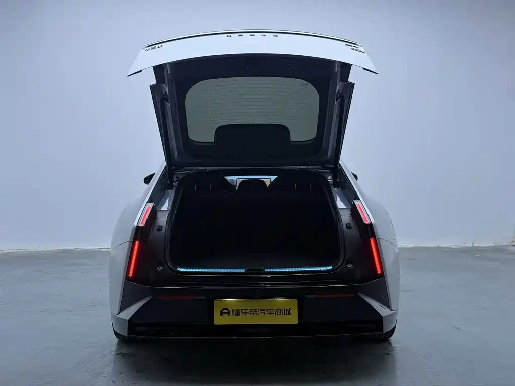 XPeng P7 — миниатюра 9
