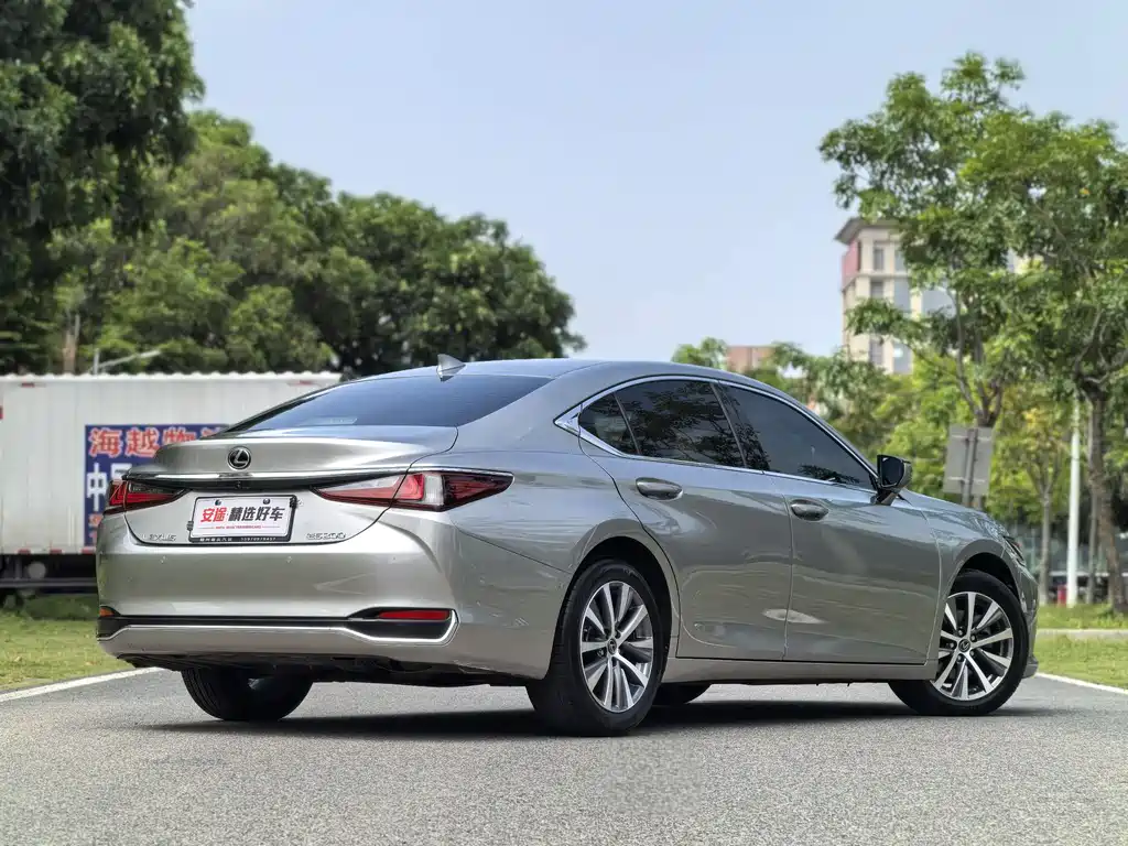 Lexus ES 2018 200 V
