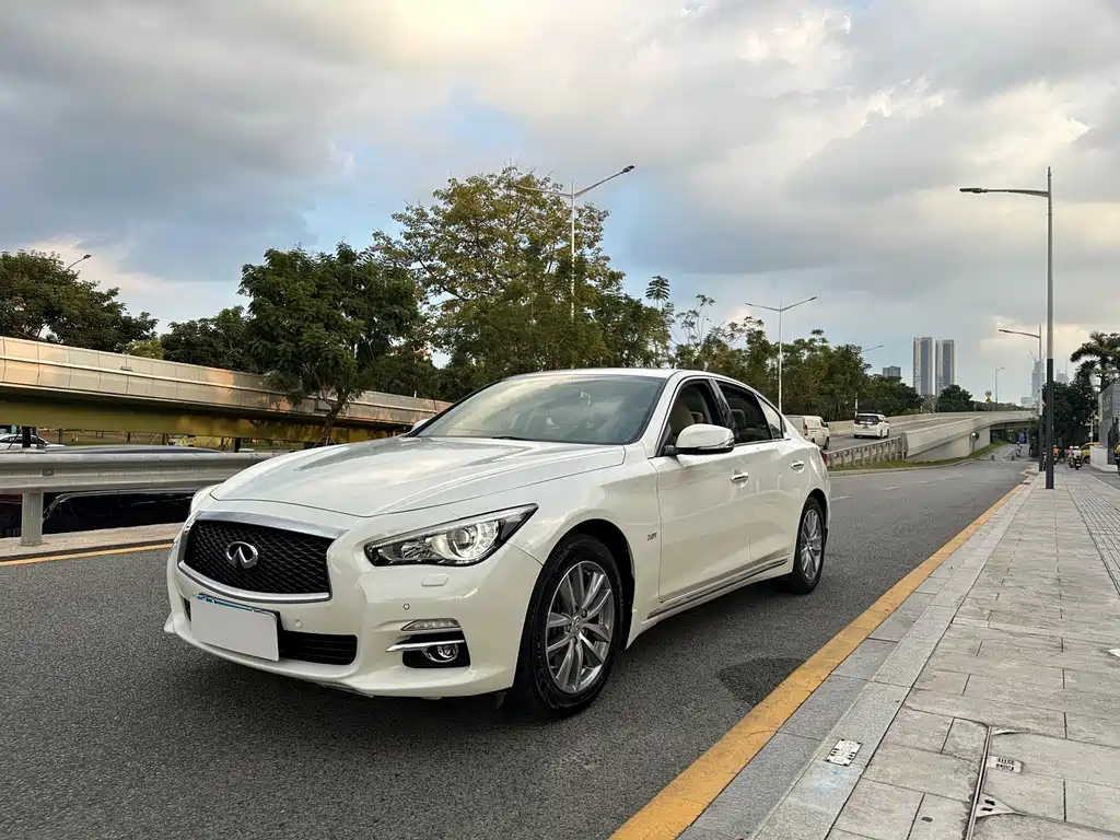 Infiniti Q50L