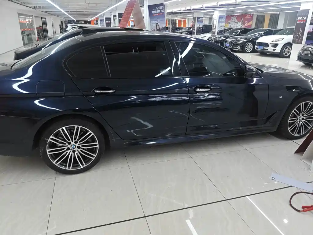 BMW 5 Series — миниатюра 3