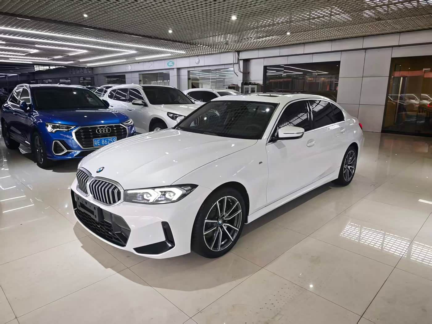 BMW 3 Series 2.0 л 2023 г. Белый, пробег 5000 км