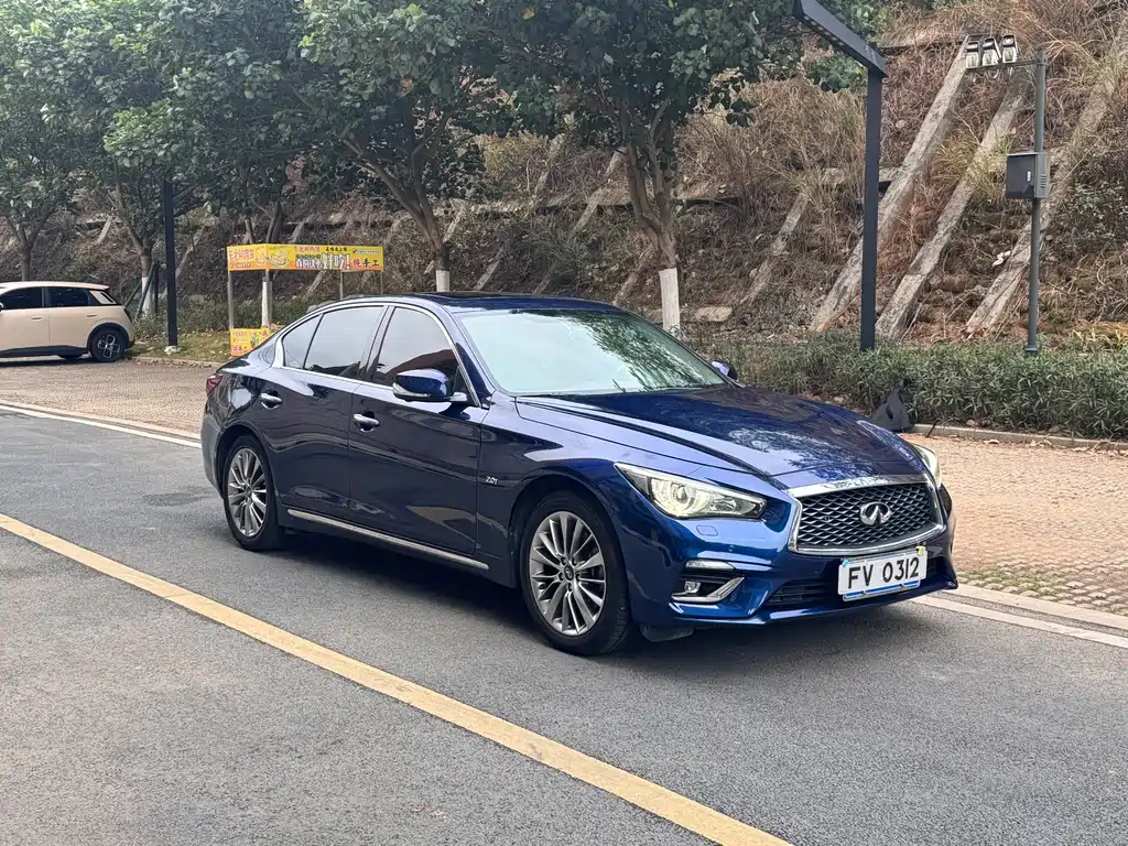 INFINITI Q50L