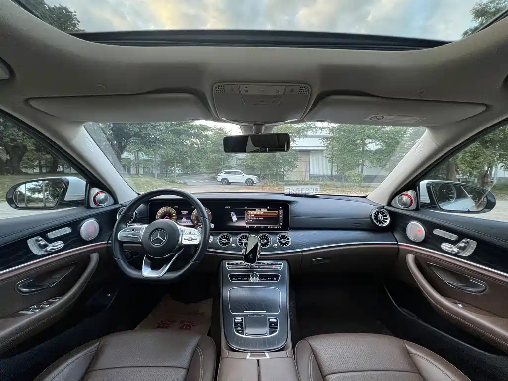 Mercedes-Benz E-Class — миниатюра 11