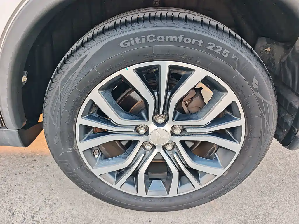 Mitsubishi Outlander — миниатюра 9