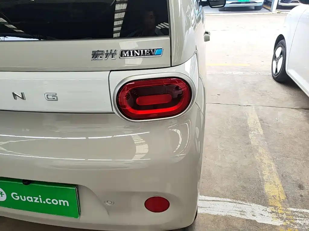 Wuling MINIEV — миниатюра 8