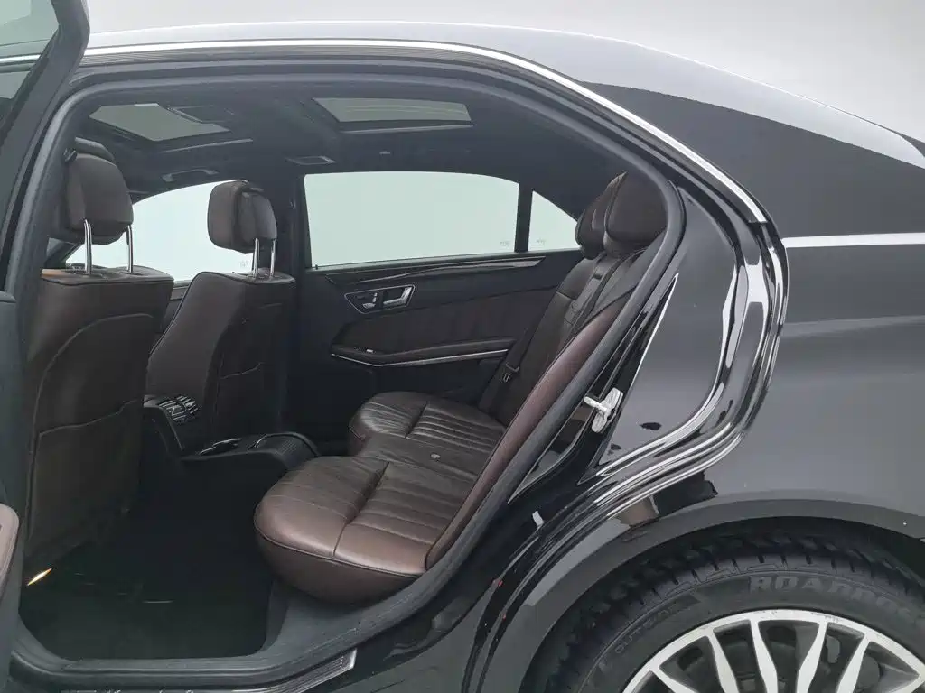 Mercedes-Benz E-Class — миниатюра 15