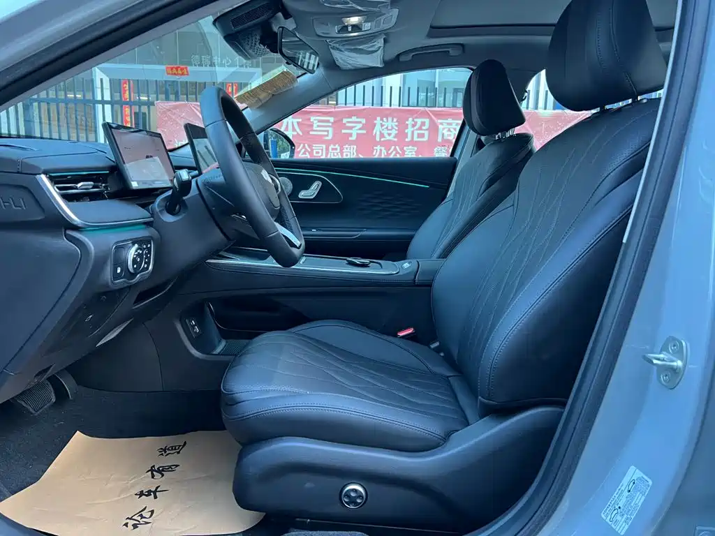 Заказать Fulwin Fengyun A8L 2026 года за 1 900 694 ₽  из Китая