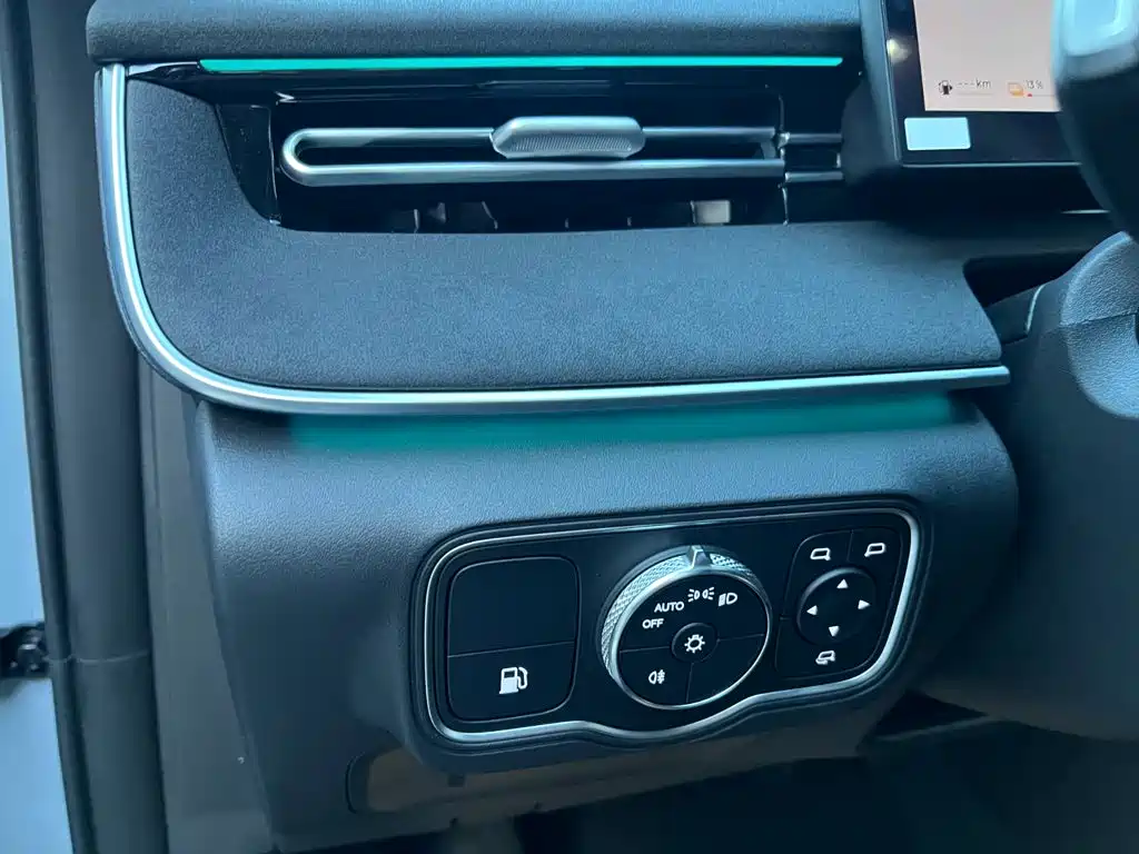 Заказать Fulwin Fengyun A8L 2026 года за 1 900 694 ₽  из Китая