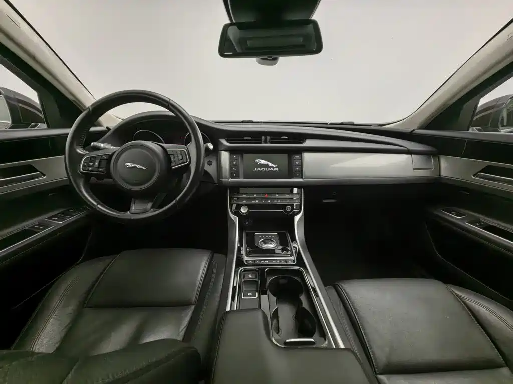 Jaguar XFL — миниатюра 5
