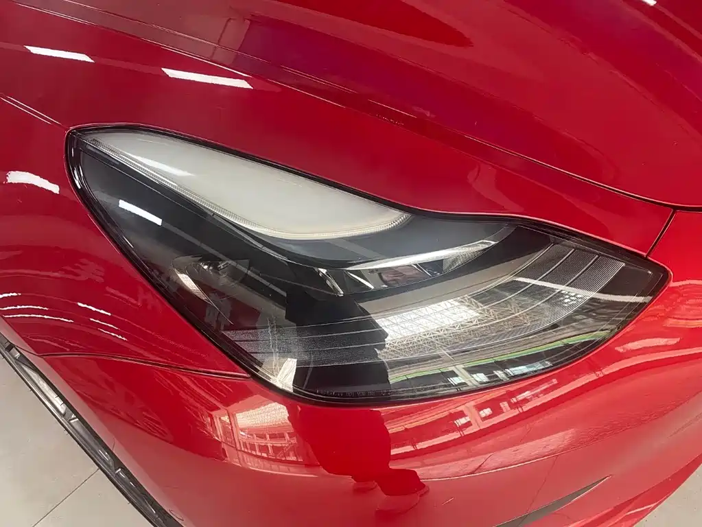 Tesla Model 3 — миниатюра 10