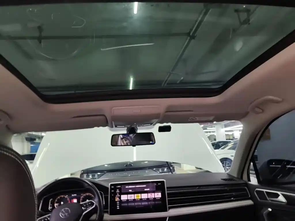 Volkswagen Tiguan L — миниатюра 18