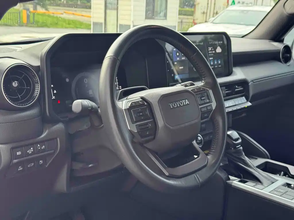 Toyota Land Cruiser Prado 2024 2.4T TX 5 мест
