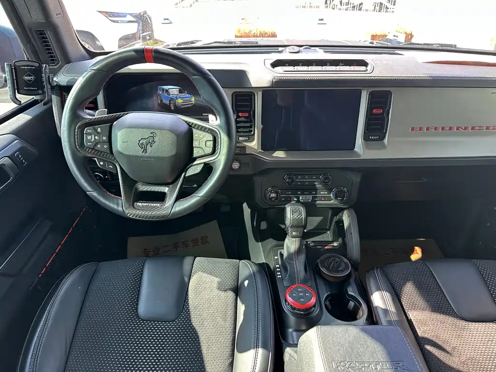 Ford Bronco (Import) — миниатюра 17
