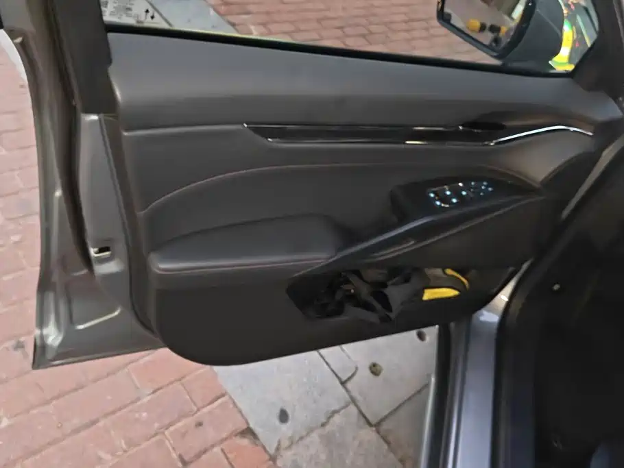 Ford Mondeo — миниатюра 7