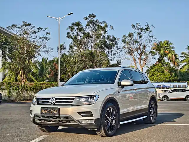 VOLKSWAGEN TIGUAN L
