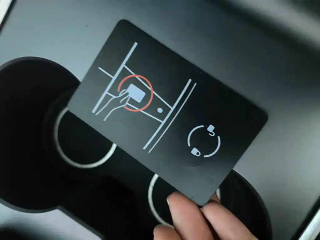 Tesla Model 3 — миниатюра 9