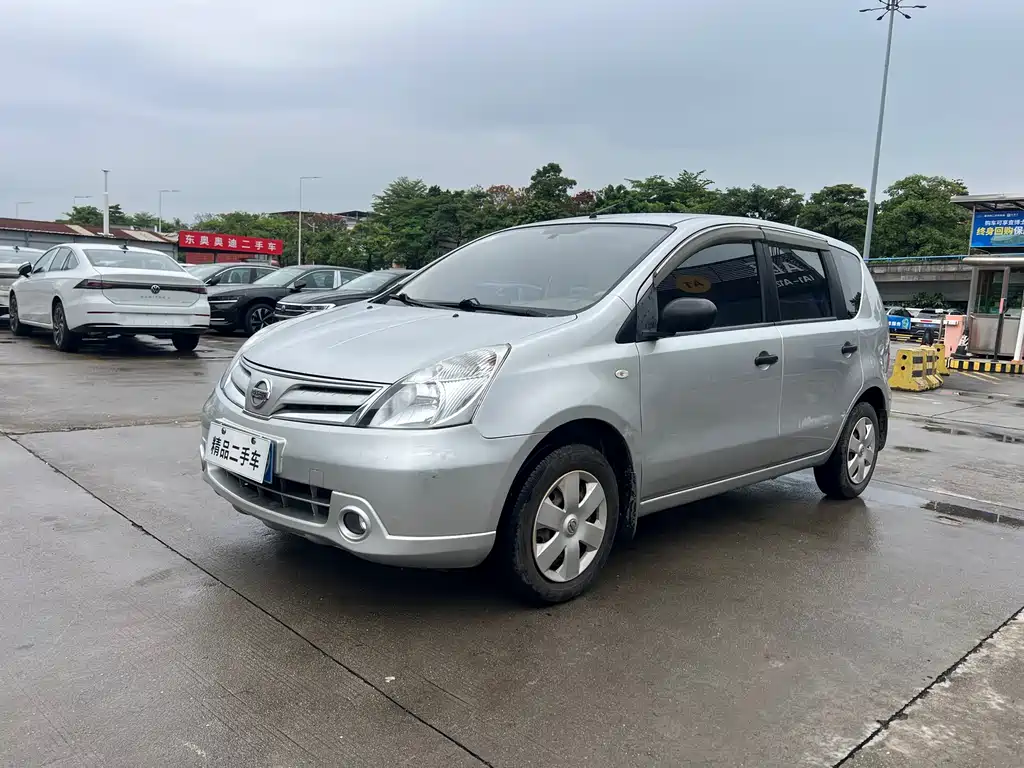 Nissan Livina 2011