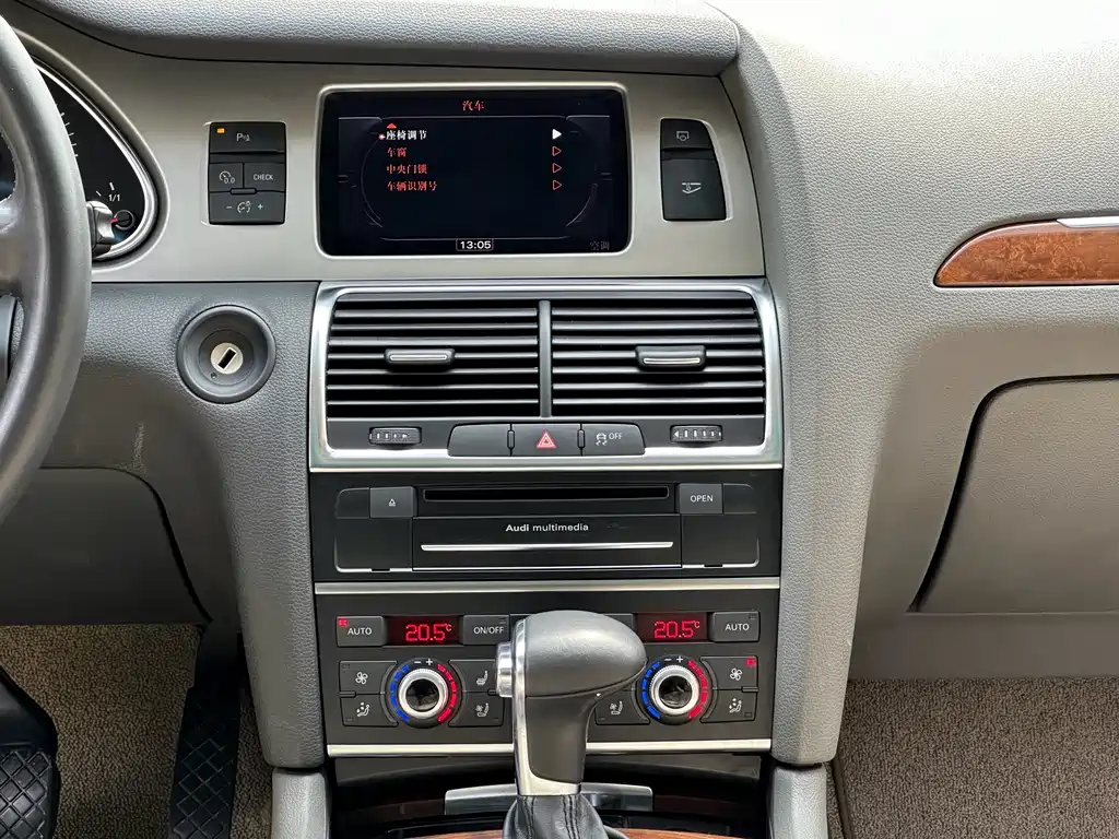 Audi Q7 2011 3.0 TFSI (200kW