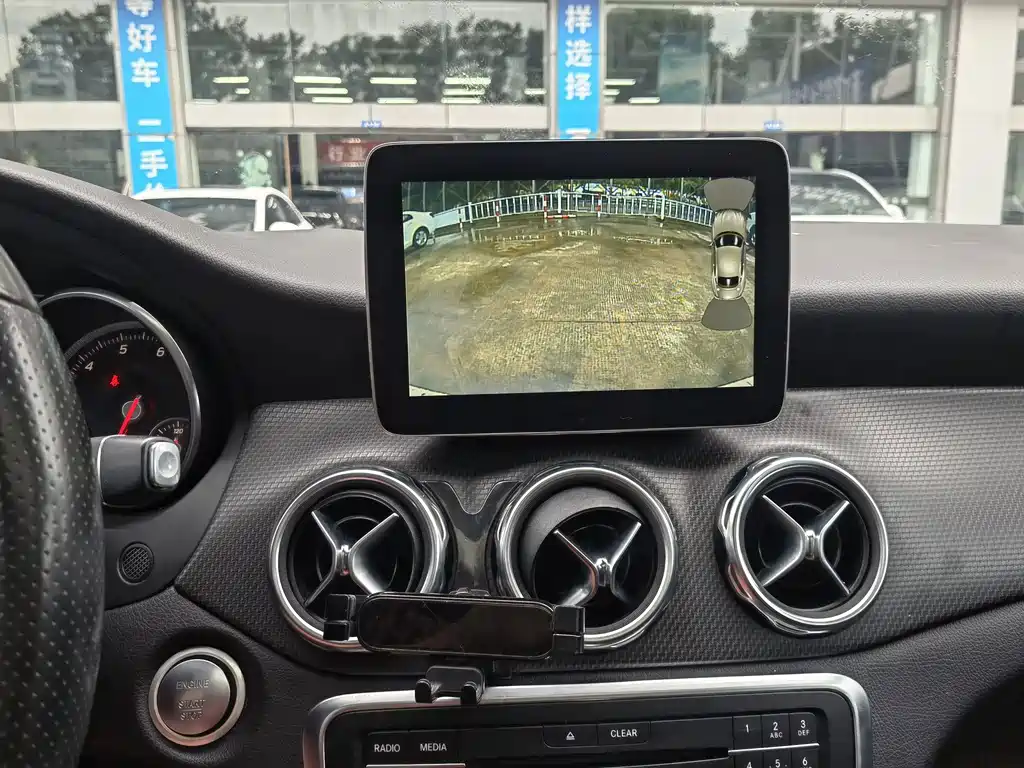 Mercedes-Benz GLA — миниатюра 18