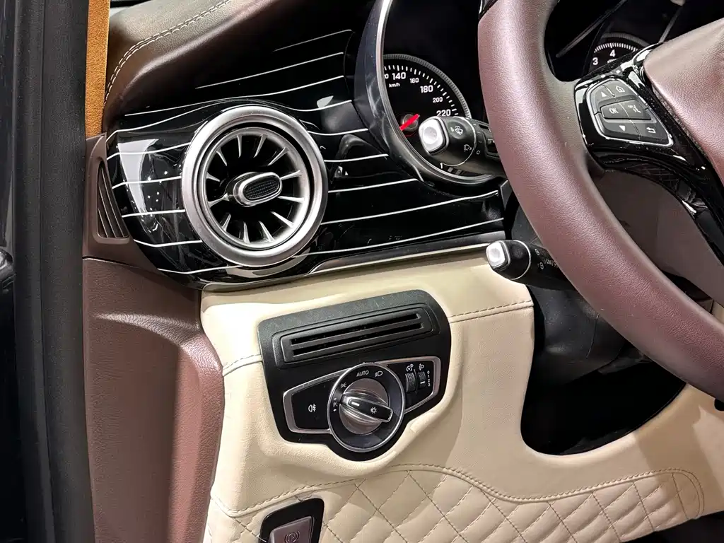 Mercedes-Benz V-Class (Import) — миниатюра 12