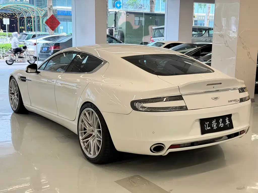 Aston Martin Rapide — миниатюра 17