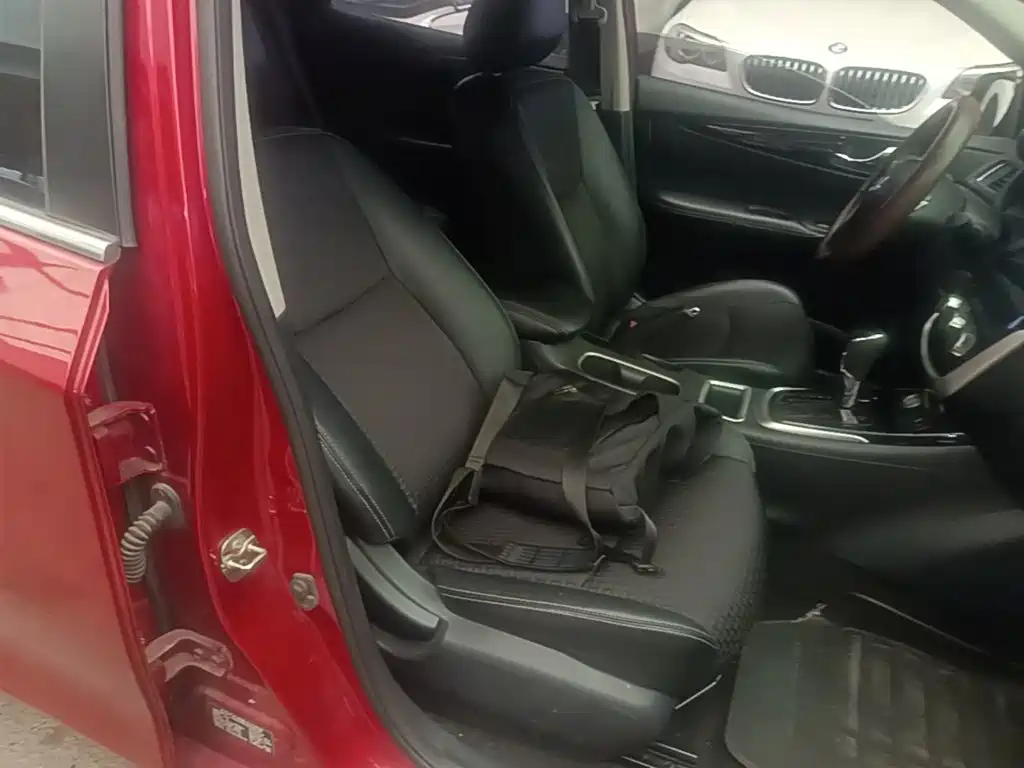 Nissan Tiida — миниатюра 25