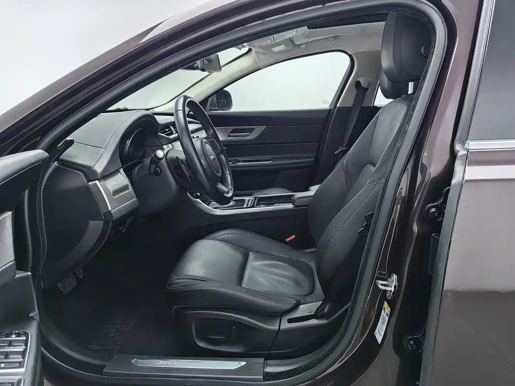 Jaguar XFL — миниатюра 10